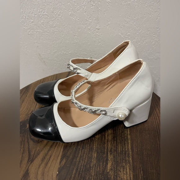 Retro leather patent Mary janes - Picture 1 of 9